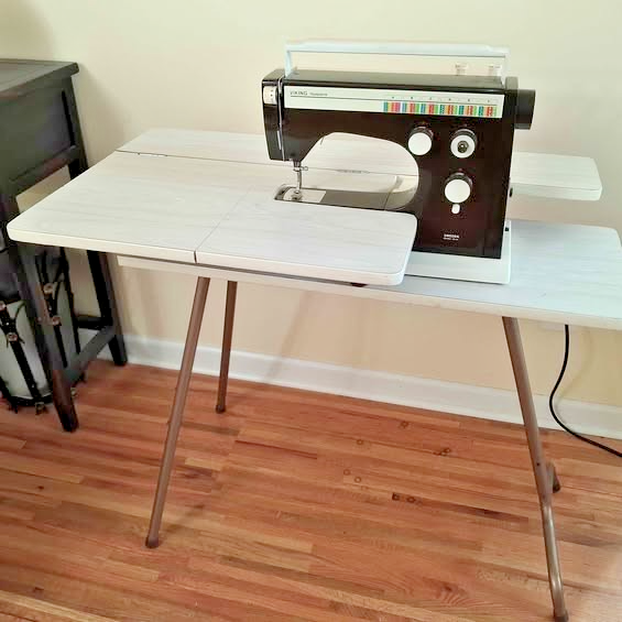 AMAZING Vintage Husqvarna Viking 6460 Machine & Incredible Folding