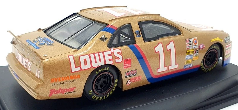 Revell 1/24 Scale 3935 - Ford Thunderbird #11 Lowe's B.Bodine NASCAR - Image 2 of 4