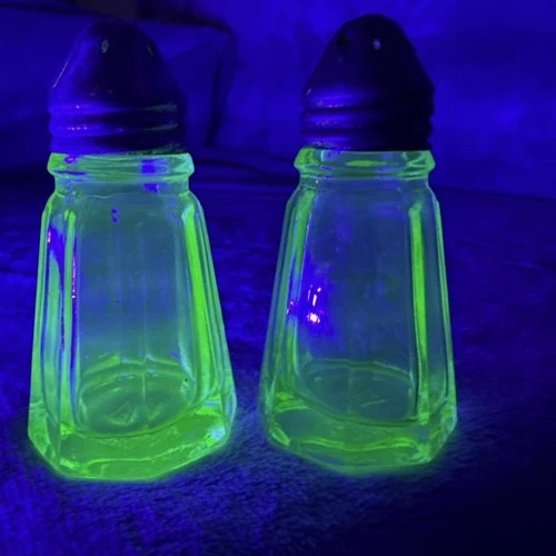 Hazel Atlas Green Uranium Depression Glass Paneled Salt & Pepper Shakers Antique