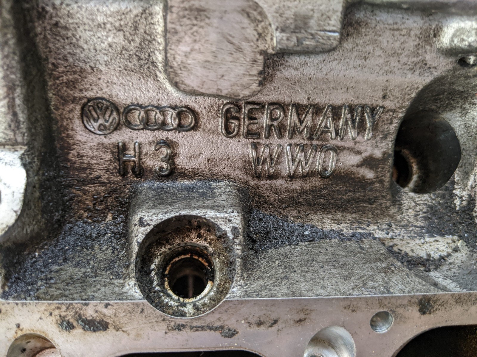 cylinder head bare with valves left Bentley CONTINENTAL gt 6.0 W12 07C10373n