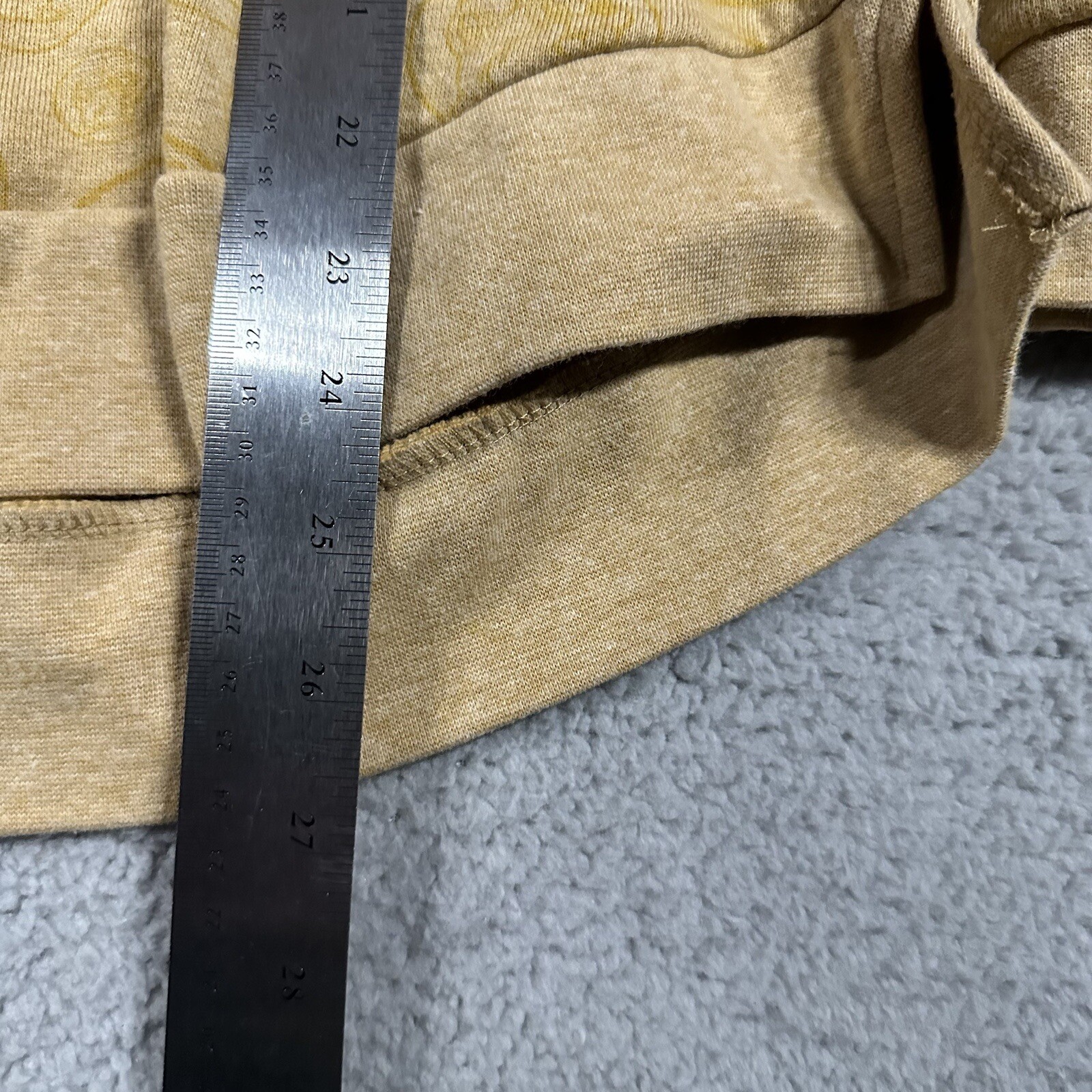 Buc-ees Beaver Lightweight Pullover Hoodie Shadow Logo Print Gold Size M