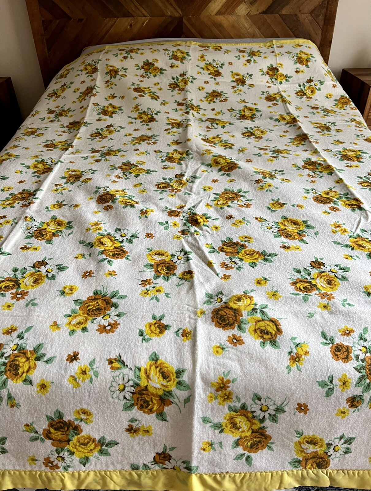 Vintage Blanket Acrylic Satin TrimYellow Floral 71 X 88 Full Queen Size