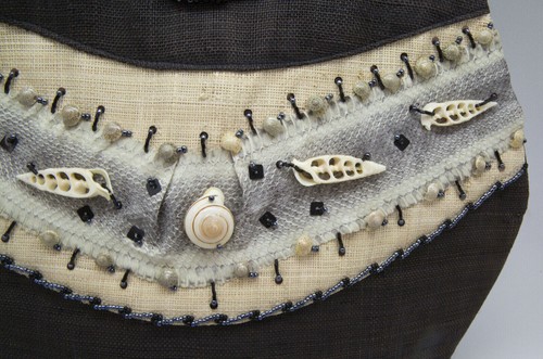 Barbara Easton Canvas schwarze Tasche mit Muschel & Schlangenhaut Detail & Holzgriff - Bild 3 von 4