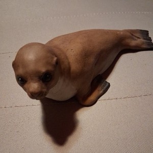 Aynsley Porcelain 'Common Seal' Figurine. 1975. 7" Length. Good Condition.
