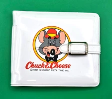 VINTAGE CHUCK E CHEESE SHOWBIZ MINT SOFT PLASTIC WHITE WALLET 7.5" WHEN OPENED