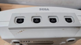 SEGA Dreamcast Console White HKT-3020 Console W/ 2 Controllers & Carrying Case