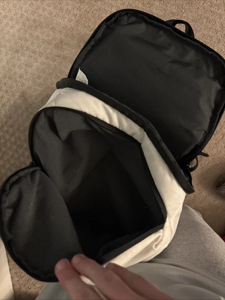 Mochila Nike Elite Negra Dorada Y Blanca Todas las Cremalleras Incluidas Excelente Estado Foto 3 de 4