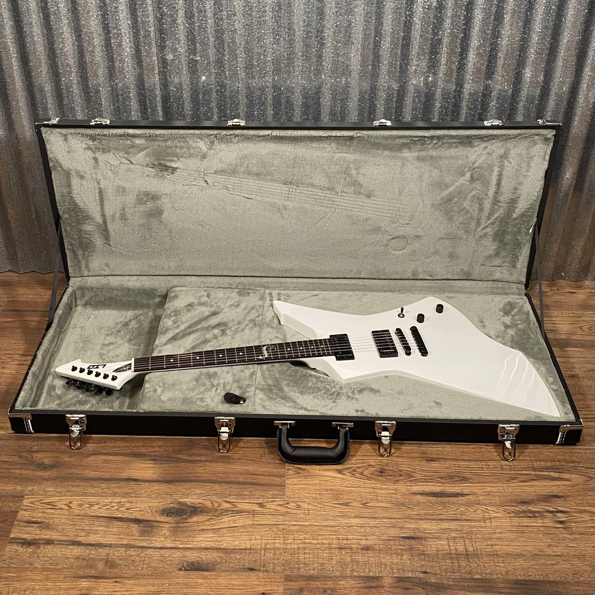 ESP LTD Snakebyte James Hetfield Snow White Guitar & Case