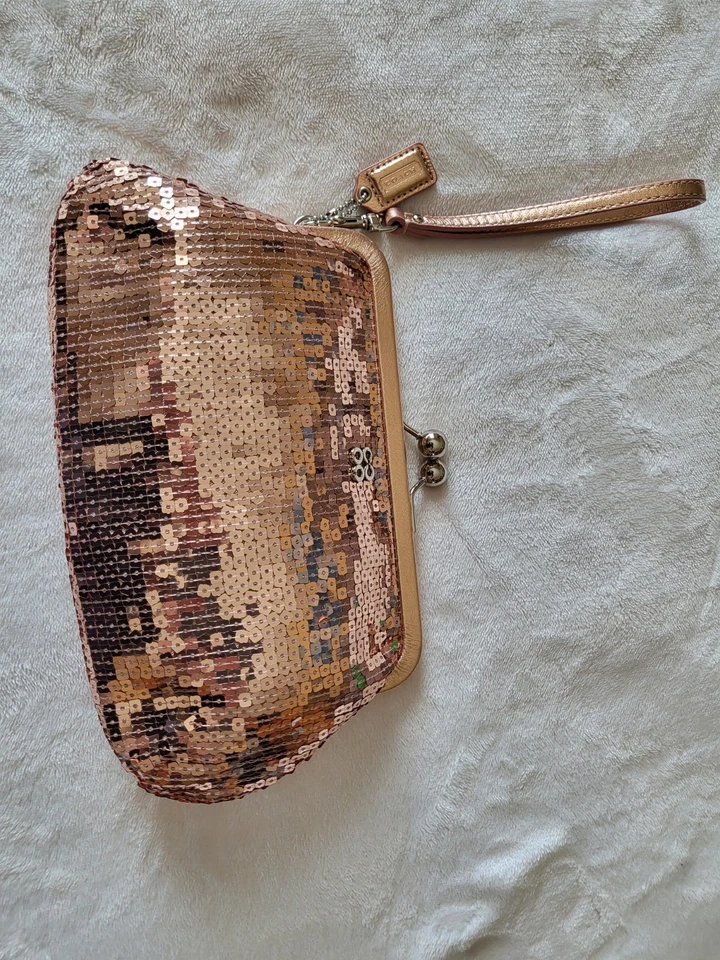 Bolso Muñequera Coach Edición Limitada JULIA Oro Rosa Lentejuelas Kisslock 46727 Foto 2 de 4