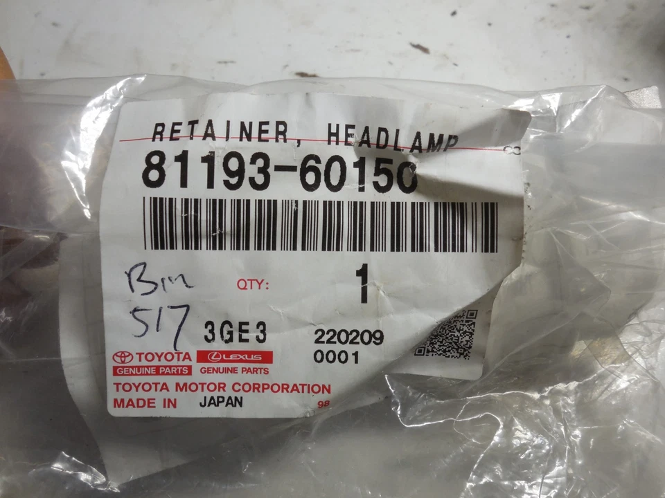 Retenedor Delantero, Protector Faro 81193-60150 Derecho 13-23 Toyota Lexus GX460 Foto 4 de 4