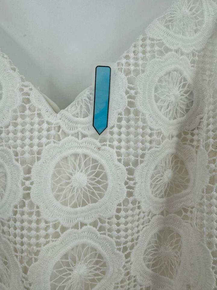 Mameluco Lovers + Friends para mujer blanco de ganchillo con tiras con lazo abierto talla M Foto 3 de 4