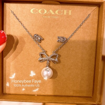買付済【Coach】Bow Pearl Necklace And Earrings Set コーチ Coach Outlet Bow Pearl Necklace And Earrings Set | ShopSimon