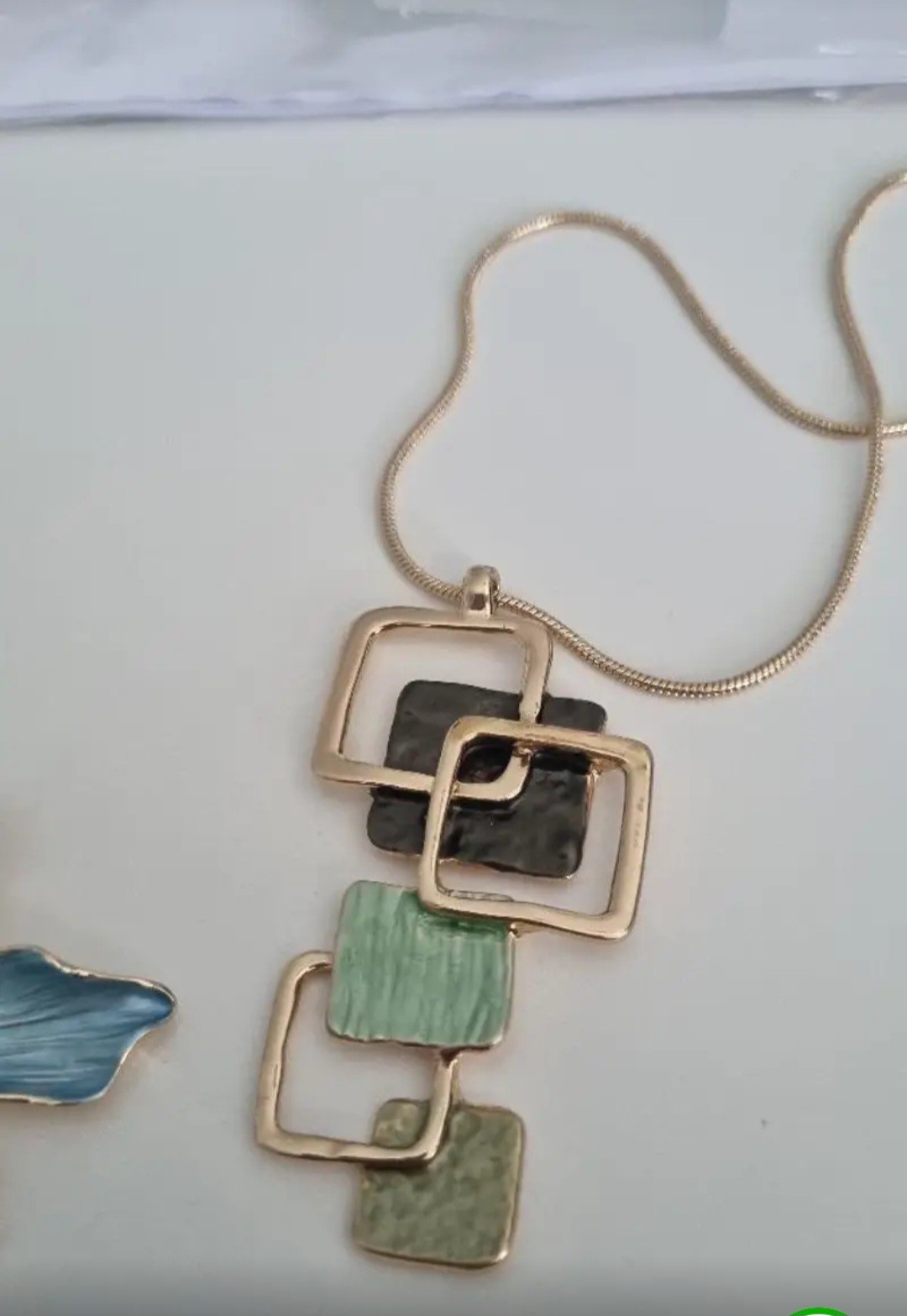 Collier Pendentif Géométrique Chic : Le Cadeau Idéal pour Femme Tendance 2025