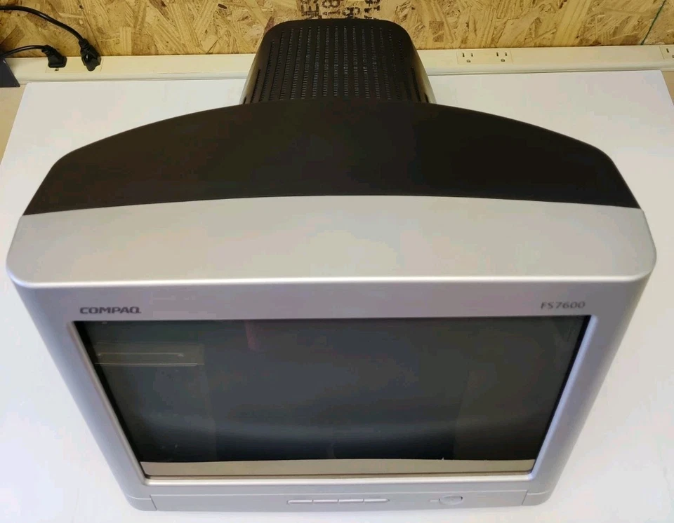 Monitor de computadora Compaq FS7600 17" VGA CRT (1280 x 1024 @60Hz) - Retro Gaming Foto 3 de 4