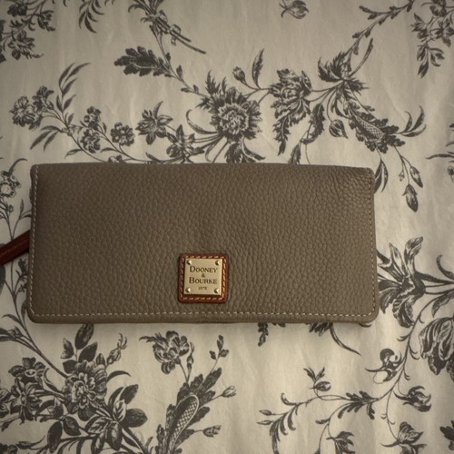 Dooney & Bourke Women’s Gray Solid Wristlet Wallet Zipper Logo Credit Card