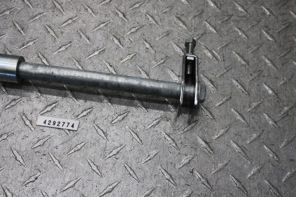 Suzuki Savage 650 1997 eje trasero llanta trasera eje perno pivote Foto 3 de 4