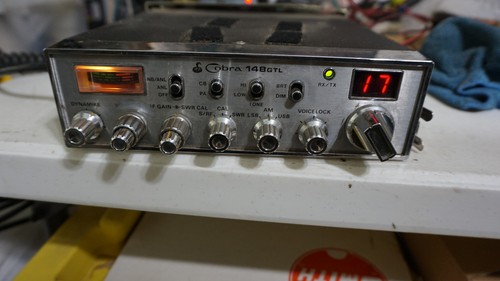 Cobra 148GTL CB Radio FOR PARTS Or repair - Free Shipping USA powers up
