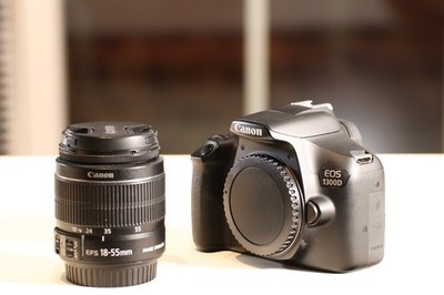 Canon EOS 1300D + EF-S 18-55mm IS II | Kamera-Zubehörpaket | Ersatzakku
