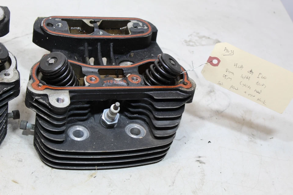 Harley EVO Dyna Softail Touring комплект головок цилиндров от оригинального производителя передняя и задняя черные - Изображение 3 из 4