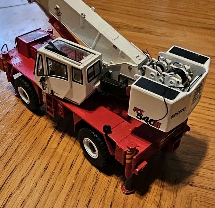 TWH 1:50 Grove RT540E Red/White Limited Edition Crane Model TWH079