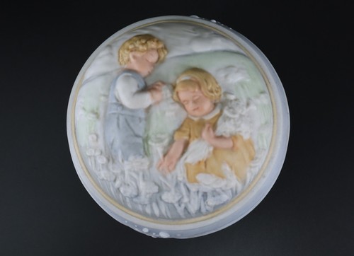 Avon MUSIC TRINKET BOX Golden Dreams Boy & Girl 2-piece Porcelain Vintage - Picture 4 of 12