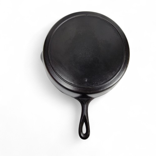 Lodge Single Notch #9 Cast Iron Skillet With Heat Ring