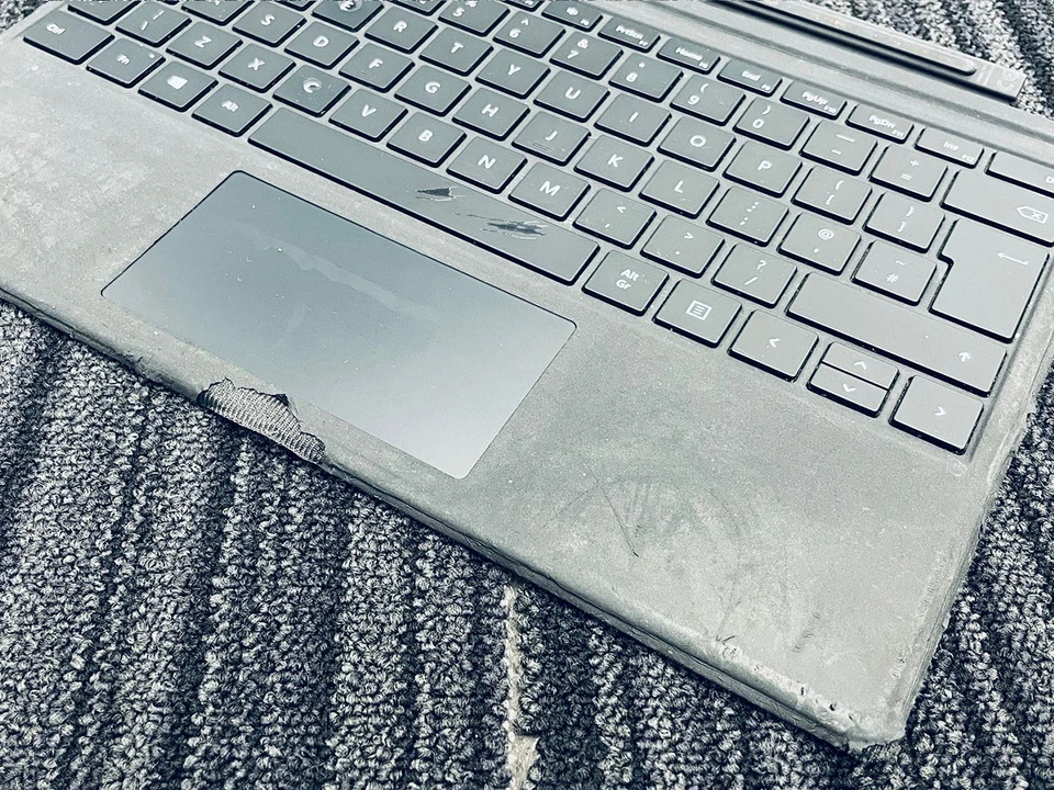 FAULTY Microsoft 1725 Surface Pro 4 Type Cover Black UK QWERTY V2 Keyboard - Image 4 of 4