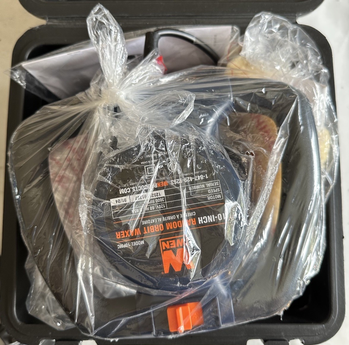 WEN 10PMC 10-Inch Waxer/Polisher in Case with Extra Bonnets