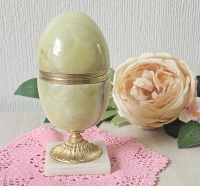 Vintage Onyx Mounted Egg Ornament .Mid-Century Onyx Egg 13cm Tall - Image 1 of 4