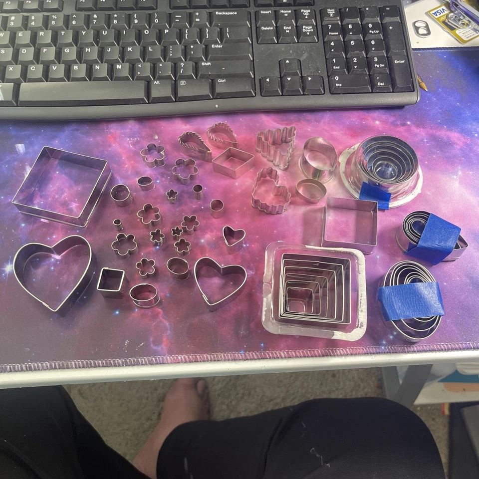 55 DIFFERENT SIZES AND SHAPES OF METAL POLYMER CLAY CUTTERS BAG 54 - Image 3 of 3