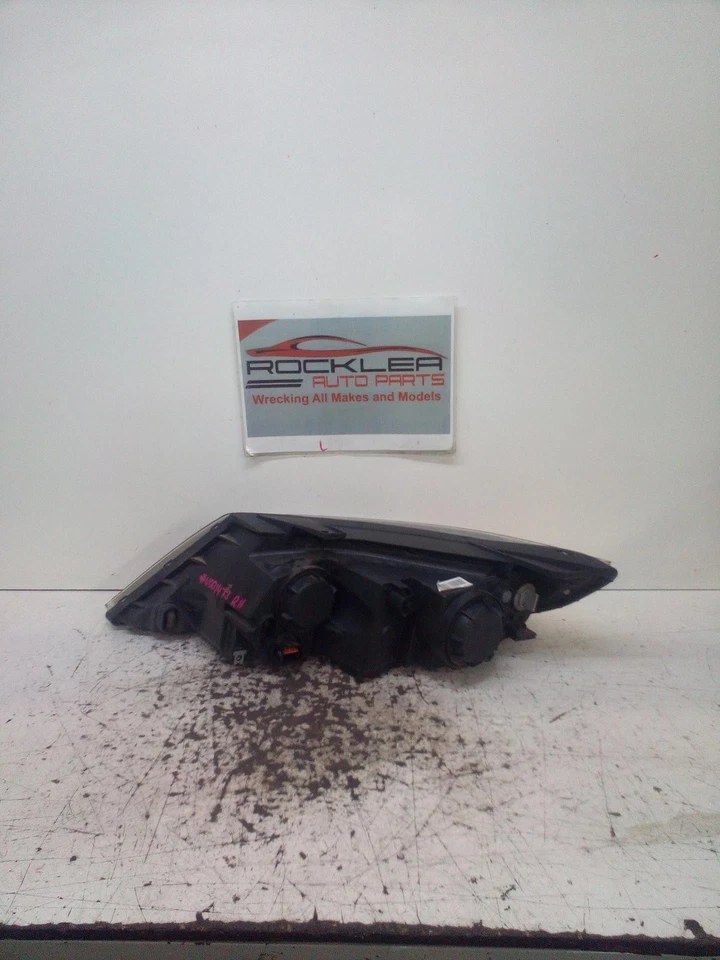 KIA SORENTO XM 10/2010-09/2012 RIGHT FRONT HEADLIGHT HALOGEN TYPE - image 4 of 4