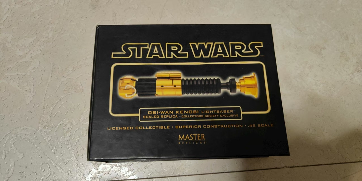 Master Replicas StarWarsオビ＝ワン ライトセーバー Star Wars Obi-wan Kenobi GOLD Lightsaber .45 Scale Collector