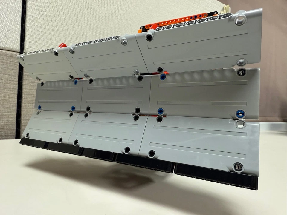 LEGO TECHNIC 8110 MERCEDES-BENZ UNIMOG U400 CUSTOM SNOWPLOW TRUCK MOC - Image 4 of 4