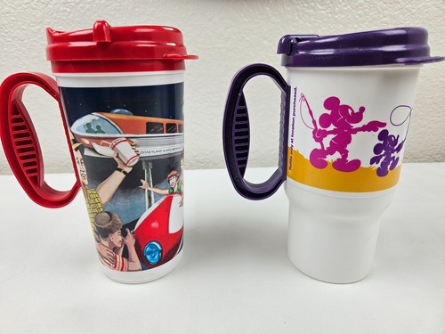 2 tazas de recuerdo Disney Resorts con tapas - Port Orleans Resort y Disneyland 50th - Imagen 3 de 5