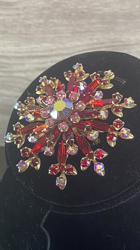 Vintage Starburst Brooch Pin Red Rhinestone Prong Set Gold Tone - Picture 4 of 19