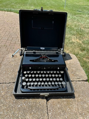 Vintage Royal Schreibmaschine tragbar mit Etui vor 1950er Jahren Größe Etui 13""x 12"" 6"" 14,6 Pfund - Bild 15 von 15