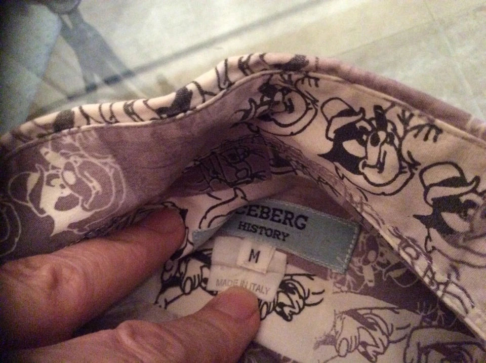 Camisa preta designer de história ICEBERG Mickey Mouse edição limitada colecionadores M - Imagem 2 de 4