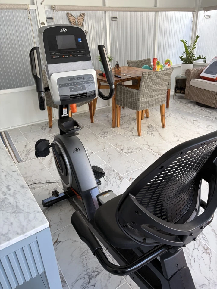 Bicicleta ergométrica estacionária reclinada NordicTrack comercial VR21 - Imagem 4 de 4