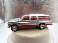 1981 CHEVROLET SUBURBAN       2024 GREENLIGHT VINTAGE AD CARS      1:64 DIE-CAST