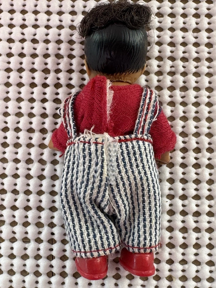 Barbie Happy Family Neighborhood FELIZ 1er CUMPLEAÑOS BEBÉ AMIGOS Mesa y Sillas Foto 3 de 4