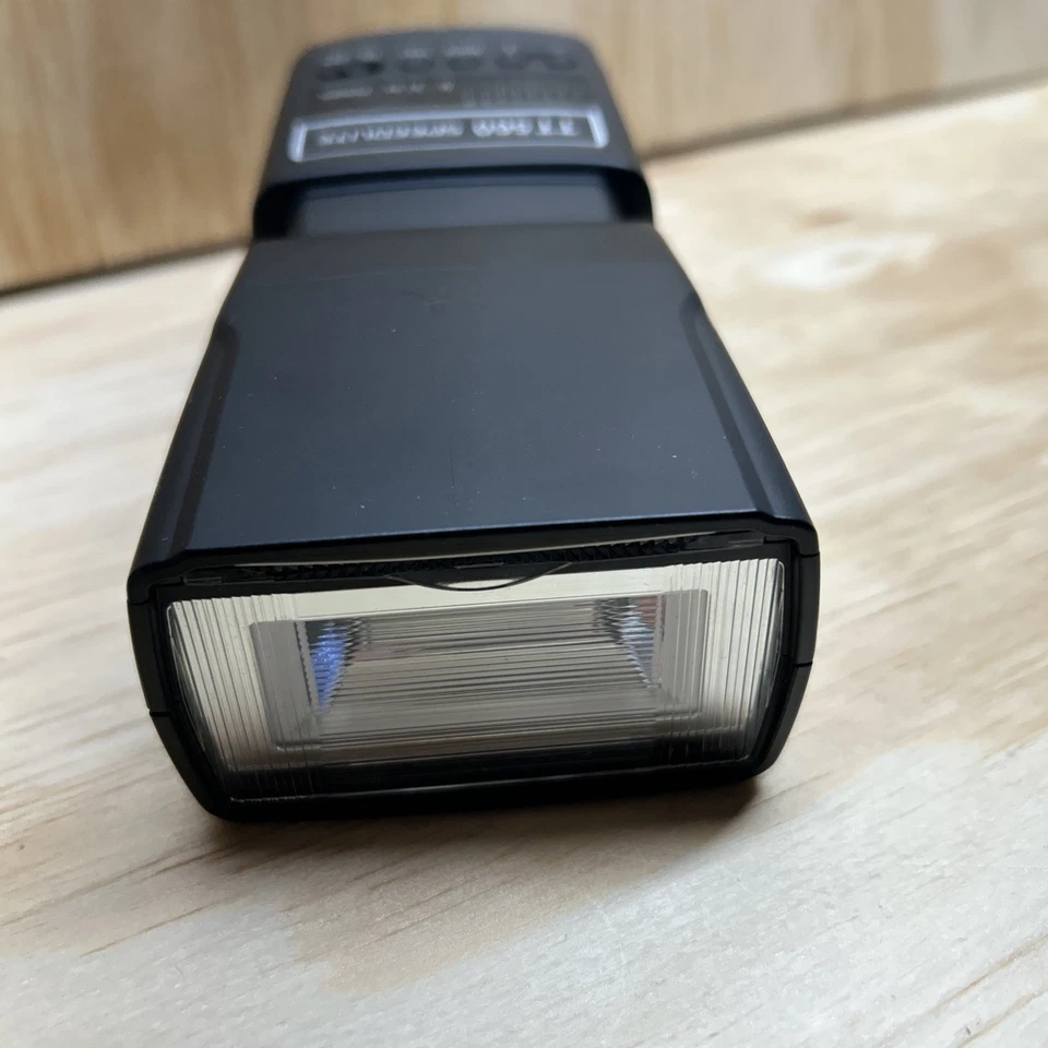 Neewer TT560 Flash Speedlite For Canon, Nikon, Panasonic, Olympus & Pentax - Image 3 of 4