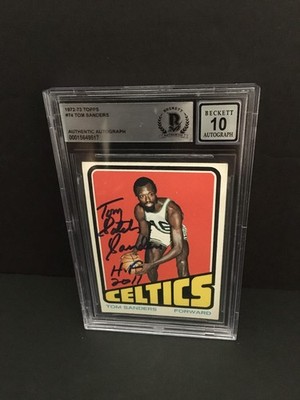 TOM ''SATCH'' SANDERS AUTOGRAPHED 1972-73 #74 TOPPS CARD - BECKETT  ENCAPSULATED