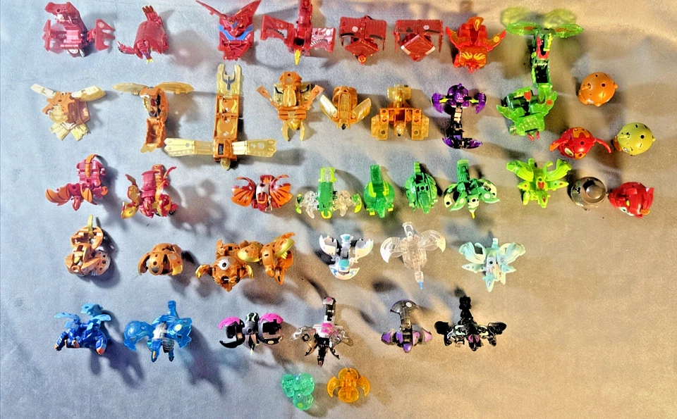 Lote Mixto de 44 Bakugan Battle Brawlers Transformando 46 Cartas y Estuche Mixto Foto 3 de 4
