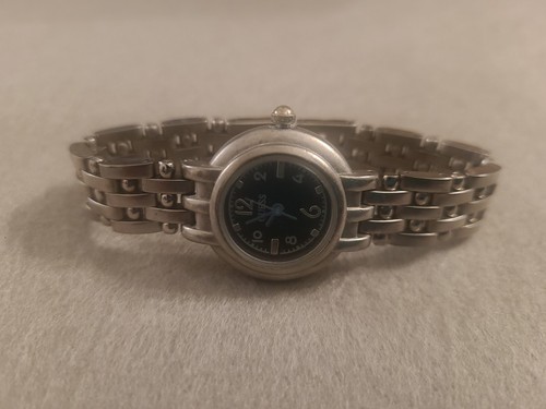 Vintage Guess Women's Watch - Picture 2 of 7