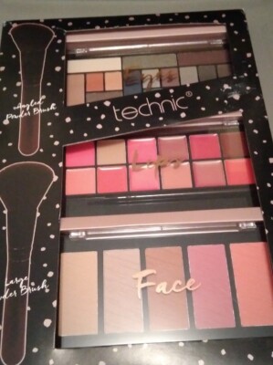 Large Technic ,MakeUp Beauty Gift Set Eyes Lips, Face.* NEW *