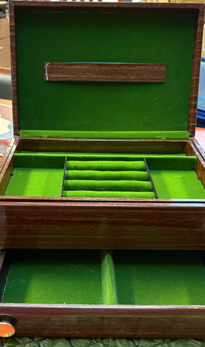 Vintage - Swank Jewelry Box - Green Velour Inside - Royal Swedish Court - Picture 3 of 16