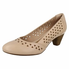 wide fit court shoes mid heel