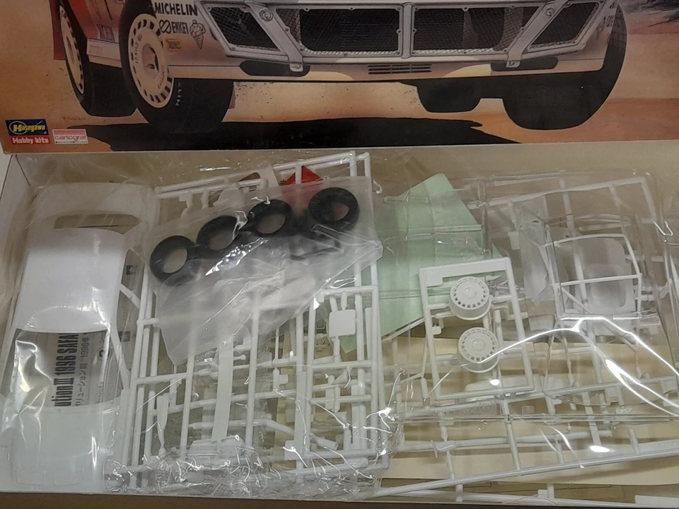 Hasegawa 25021 Mitsubishi Lancer Evolution III 1996 Safari Rally Winner Kit 1/24 - Immagine 2 di 3