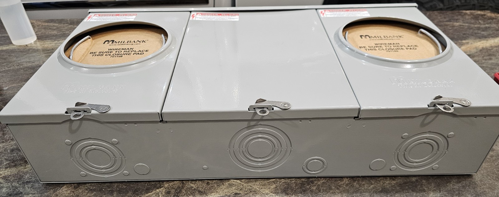 MILBANK U1252-X 200A DUAL METER CAN SOCKET OVERHEAD/UNDERGROUND (NEW IN BOX!)