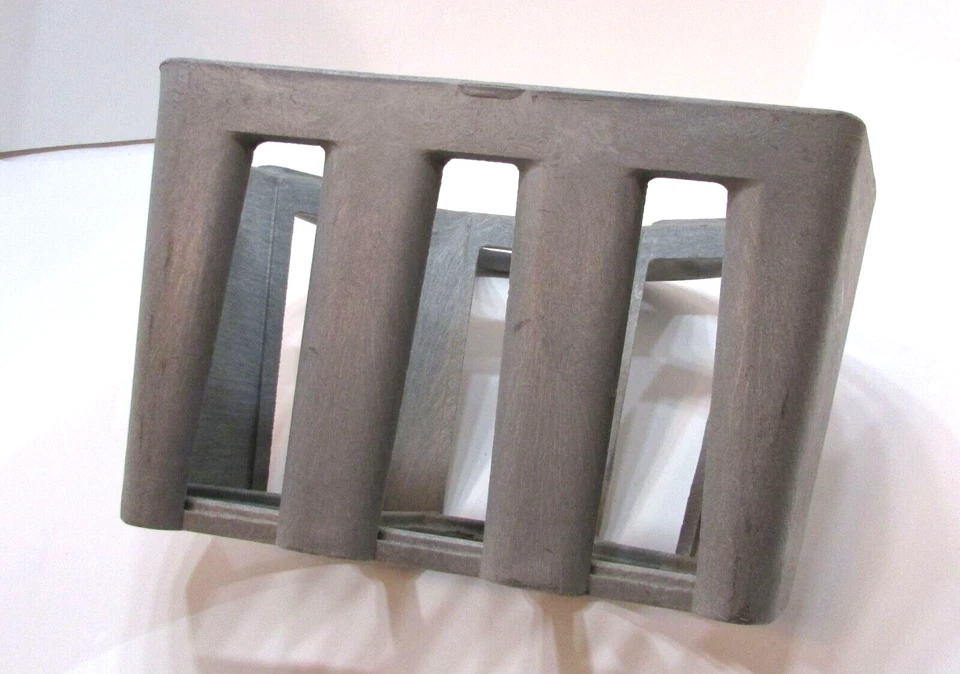 Retro 90's USA Heavy Duty Durable Beige Plastic 50ft Garden Hose Wall Rack Spool - Image 4 of 4